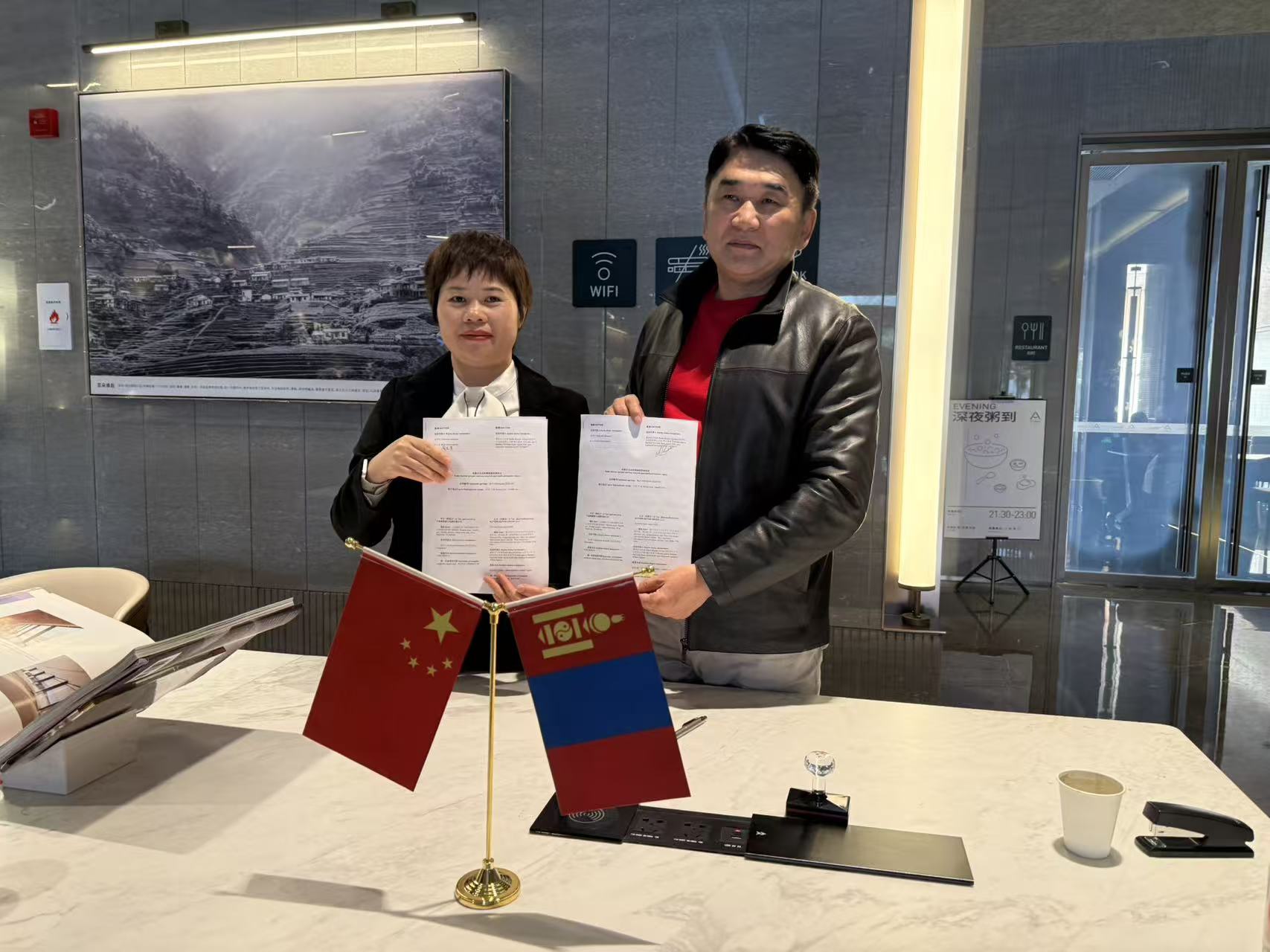 Ningbo Blue Fuji Elevator Co., Ltd. tecknar exklusivt distributionsavtal med mongolisk kund för Mongolia Market